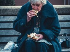 I Shared My Sandwich with an Elderly Stranger, The Next Day She Knocked on My Door