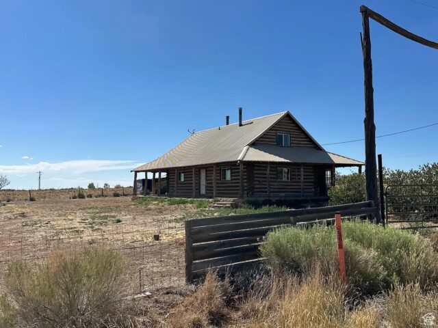 1 2 Bedrooms - 2 Bathrooms - Log Home - Far away from city noise - $179,900