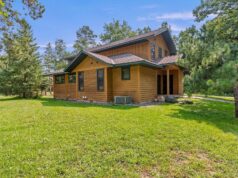 Turnkey 3-Bedroom Lakeside Retreat in Clamshell Beach