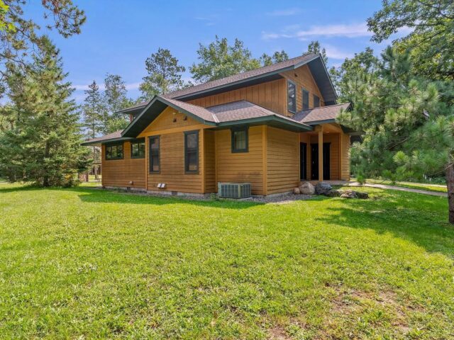 1 3 Bedrooms - 4 Bathrooms - 12.5 Acres Lot - $54,900