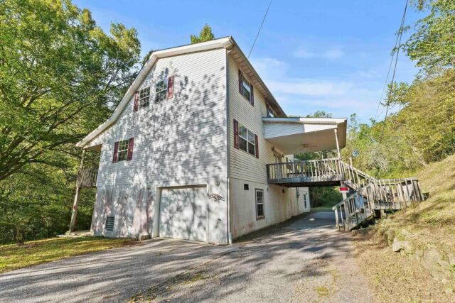 4 5 Bedrooms - 4 Bathrooms - 5 Acres Lot - $90,000