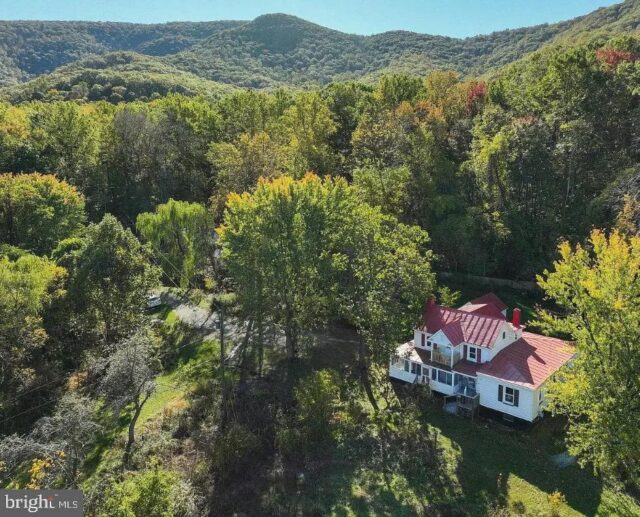 1 Has a pond! Over four acres in Virginia. To see inside, look in comments.