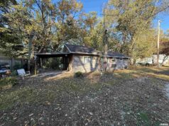 Cabin Retreat with 50 Acres in Keithsburg, Illinois