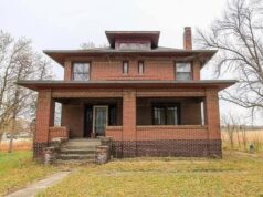 Craftsman Home in Iowa Diamond In The Rough With Amazing Original Details Lists At Just $32,500!