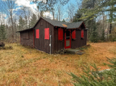 Adorable c.1965 Two Bedroom NewYork Cabin on 1.1 Acre Under $55K