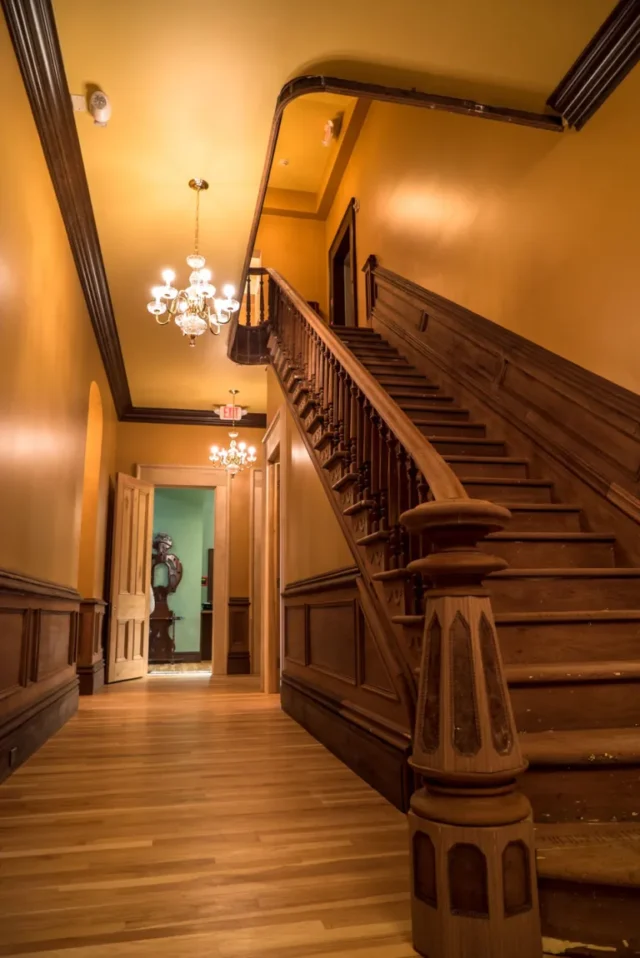 Steele-Mansion-Painesville-Ohio-December-26-2014-Steele-Mansion-Main-Hallway-Painesville-Ohio-008-1
