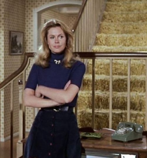 This Historic Image Has Never Been Edited. Take A Closer Look In The First Comment Below👇 She Rose to Success Quickly, and Her Passing Touched Many Hearts