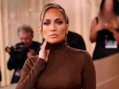 J.Lo Shines on the Golden Globes Red Carpet
