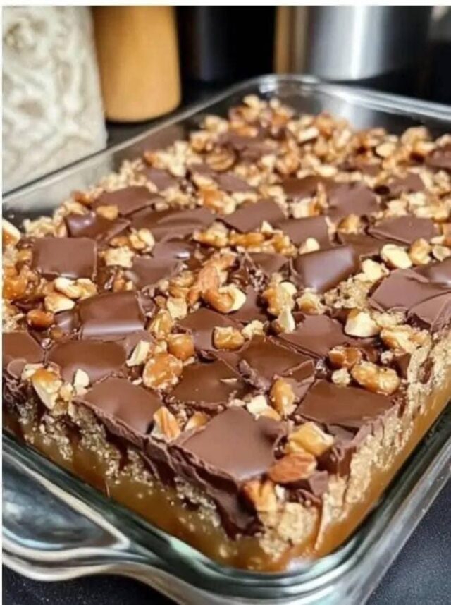 These are my most popular bars. I usually make at least 500 of these at Christmas. It’s a very simple recipe but full of great taste! Details in the first comment