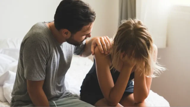 private-investigator-signs-partner-cheating