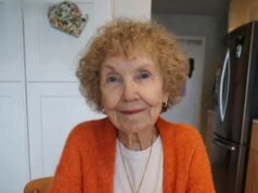 I Opened My Late Moms Locket That Was Glued Shut for 15 Years – What She Was Hiding Inside Left Me Breathless!