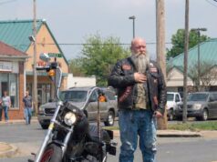 This biker stopped at the exact same spot every morning to salute!