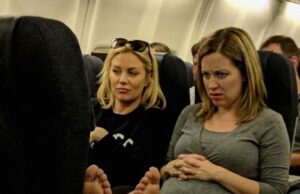 A Rude Woman Put Her Feet on My Tray Table While I Was Pregnant – The Karma She Received 10 Minutes Later Is Absolutely Priceless!