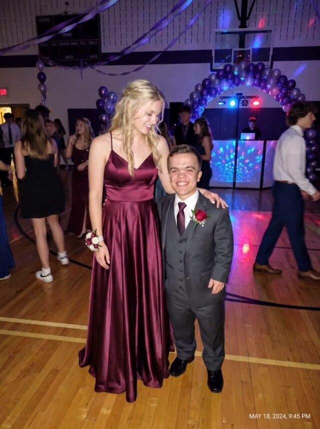 Everyone in Class Laughed at My Boyfriend Because of His Height – But at Graduation, Our Teacher Invited Us on Stage and Said Words That Left Everyone Speechless!