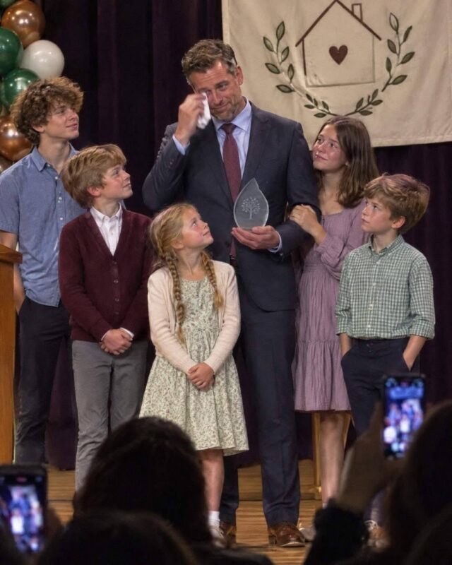 My Husband Won Parent of the Year for Raising Our 6 Kids While I Sat Alone in the Corner Then Our Youngest Daughter Took the Mic and Said, There s One Little Detail