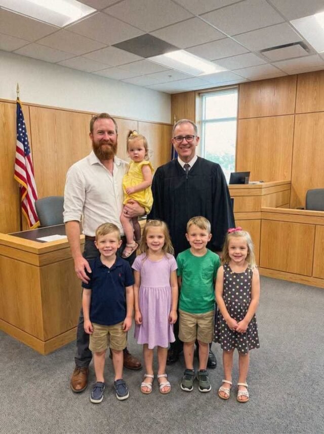 This Single Dad Fought to Adopt 5 Siblings Under 7 Before They Were Separated – The Judge Broke Down After Learning Why!!!